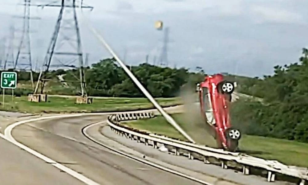 Οδηγός καταγράφει σοκαριστικό ατύχημα σε δρόμο του Ουίλμινγκτον